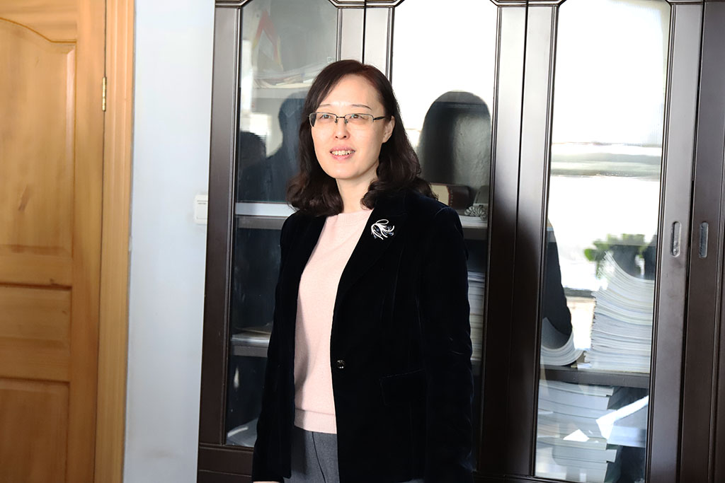 张掖市院节后第一天院领导看望慰问全院干警
